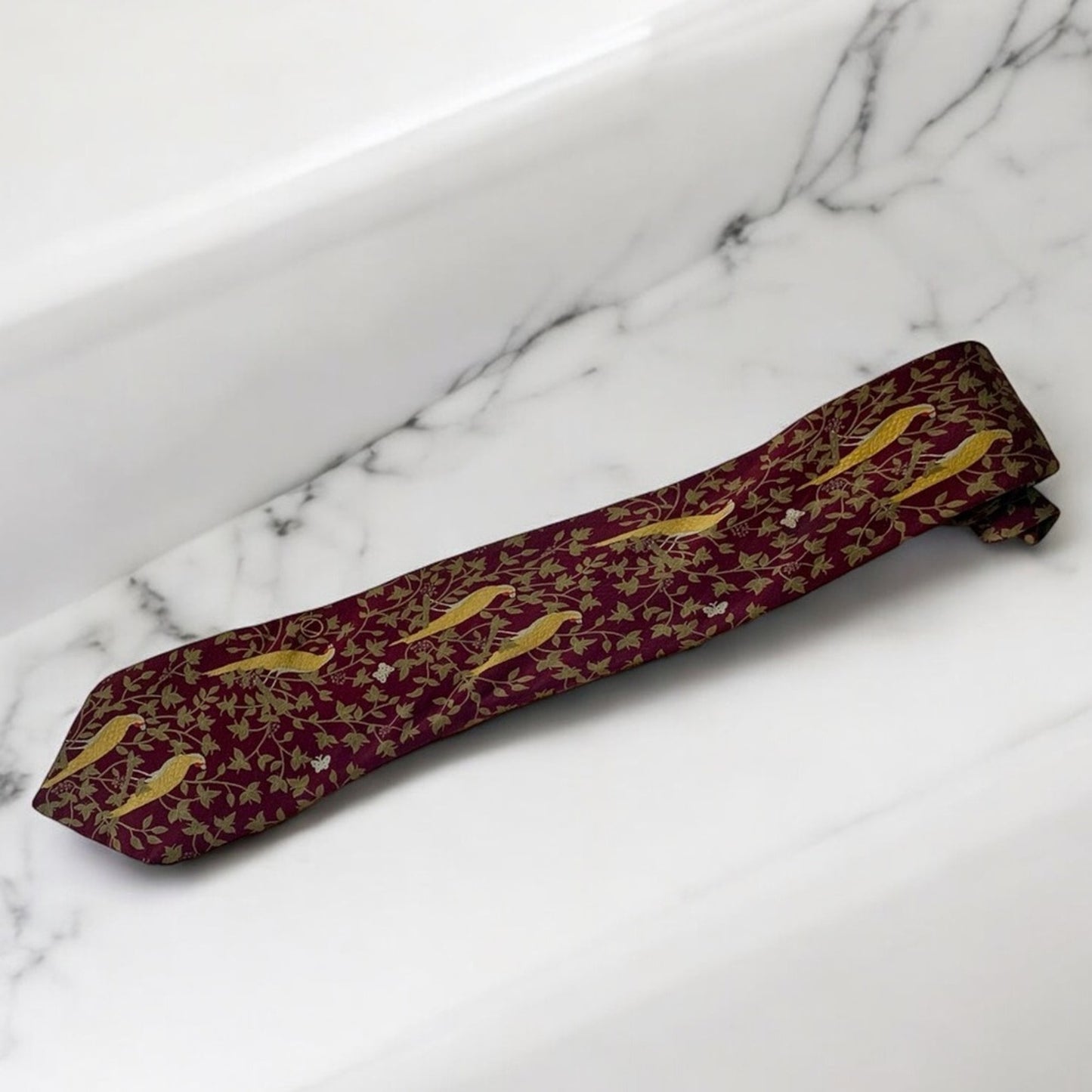 VTG Valentino Cravatte Burgundy 100% Silk Bird Nature Print Designer Neck Tie