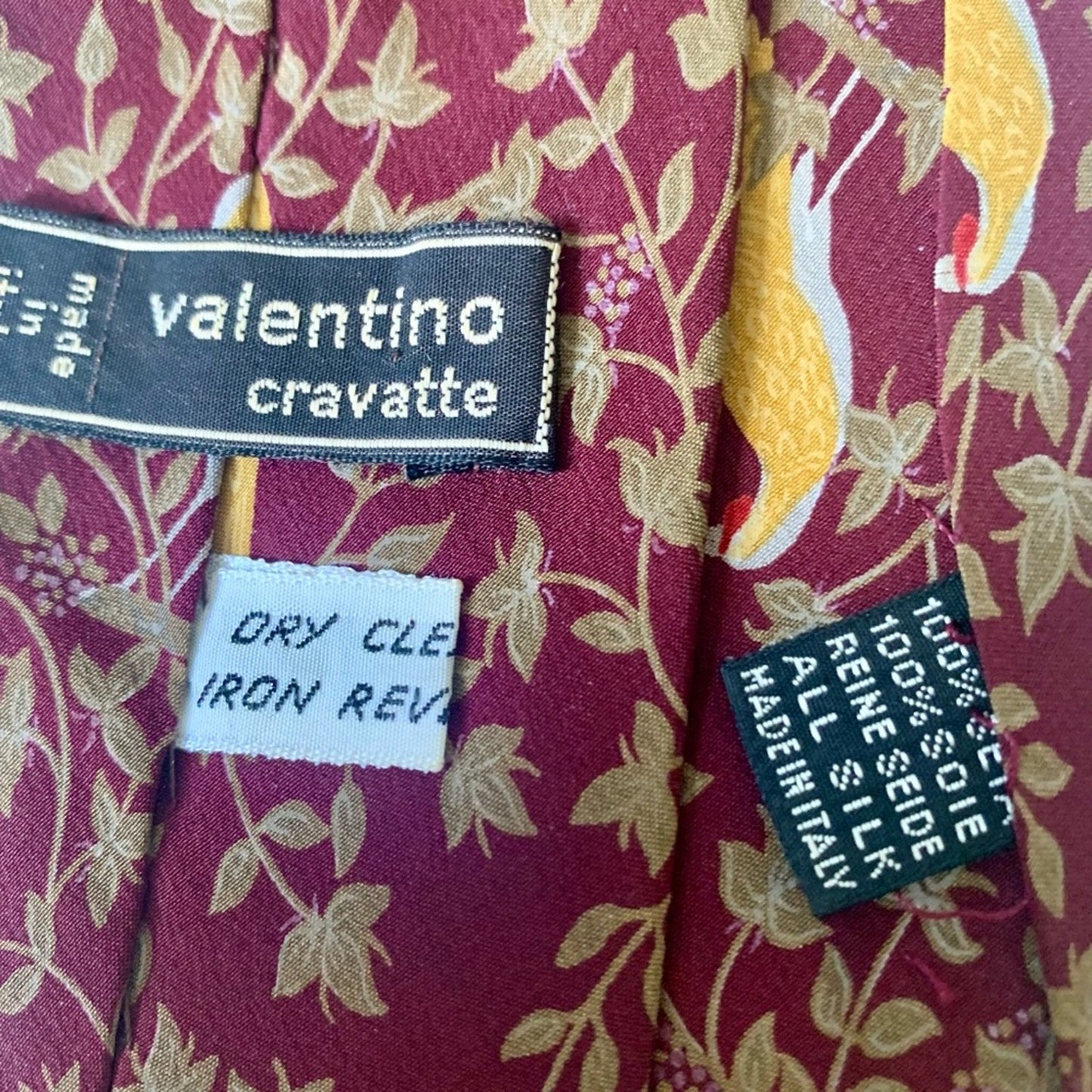 VTG Valentino Cravatte Burgundy 100% Silk Bird Nature Print Designer Neck Tie